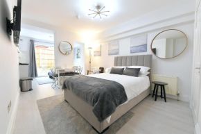 London Studios Very Close to Central Line Underground Shepherds Bush and Westfield Newly Refurbished